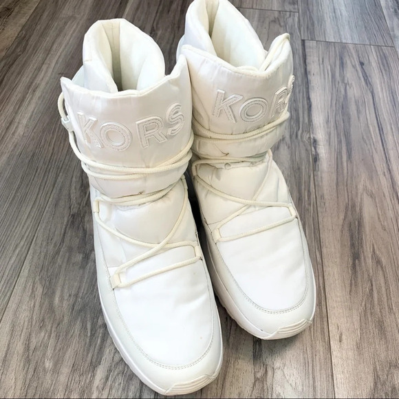 Michael Kors Women’s  White Cassia Platform Sneaker Boot - Picture 7 of 16